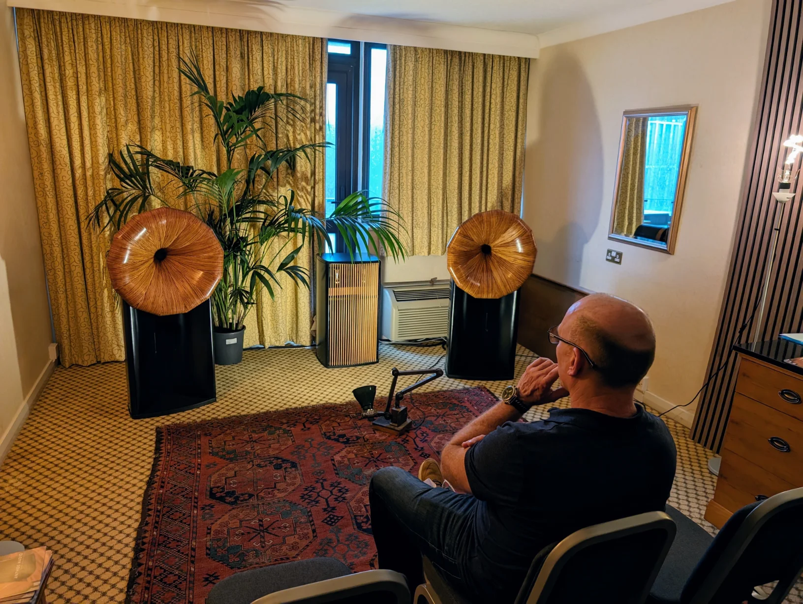 Something a little different we were keen to see, Anthos Audio. A complete turnkey solution for the paltry sum of £100k. Sadly we didn’t get to hear anything we were familiar with but there were moments it really caught our attention with its direct portrayal (direct in a good/unfiltered way).