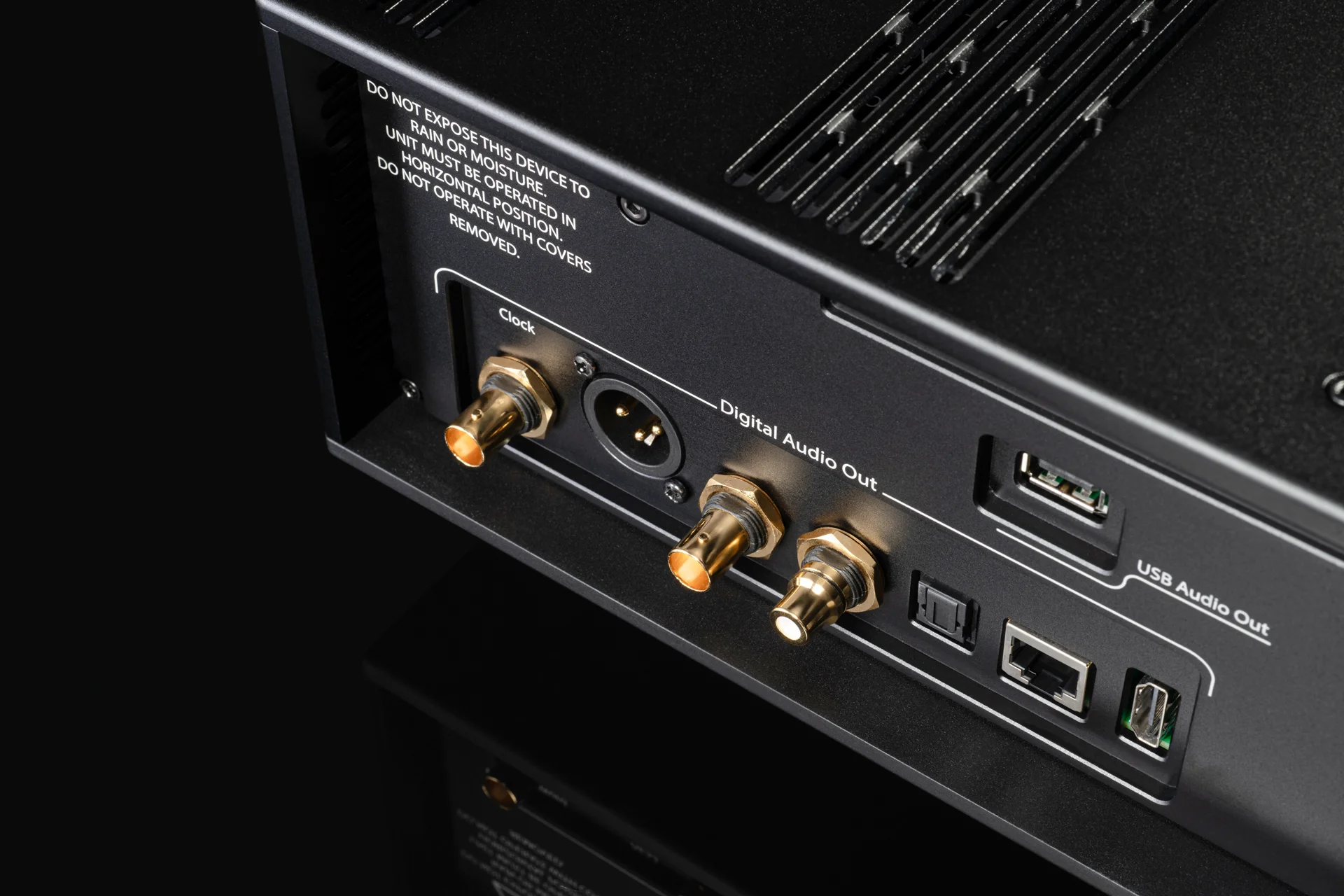 A master clock output for connection to the DAC's timing circuitry