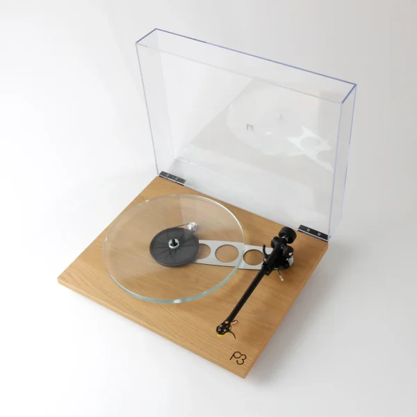 Rega PLANAR 3 in light Oak finish