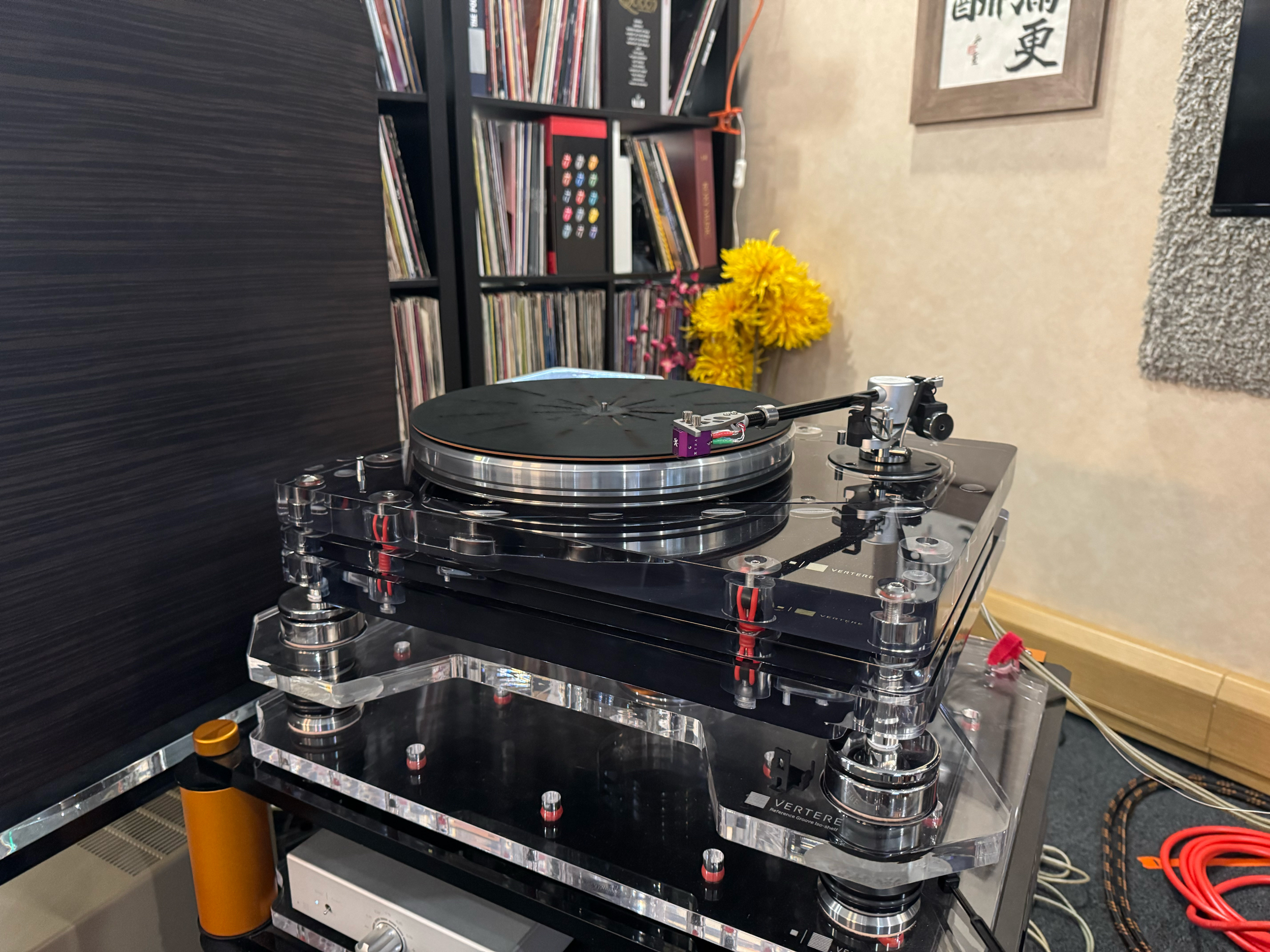 The SG-1 Super Groove Turntable - the perfect starting point and a familiar reminder of the shop demonstration before we introduce the RG-1